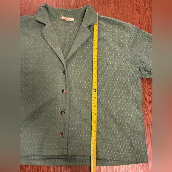 Madewell Green Crinkle-Knit Short Sleeve Button-Front Top - Picture 11 of 12